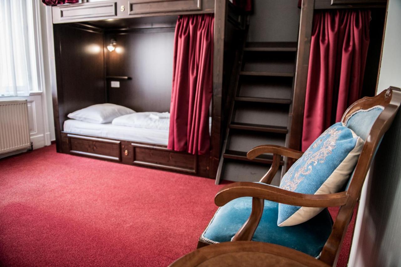 Bunk Bed in Mixed Dormitory Room